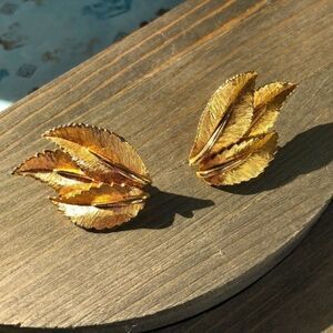 Vintage Gold Toned Leaf Earrings